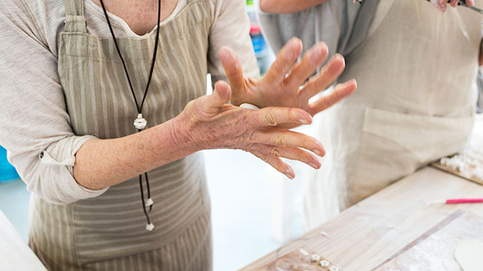 21934-the-art-of-working-clay-by-hand-2c.jpg
