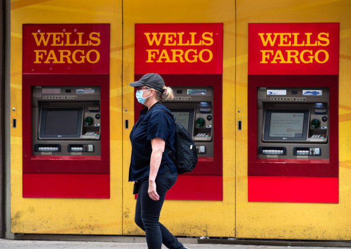 Wells Fargo Shares Dip 7% on Q4 Revenue Miss