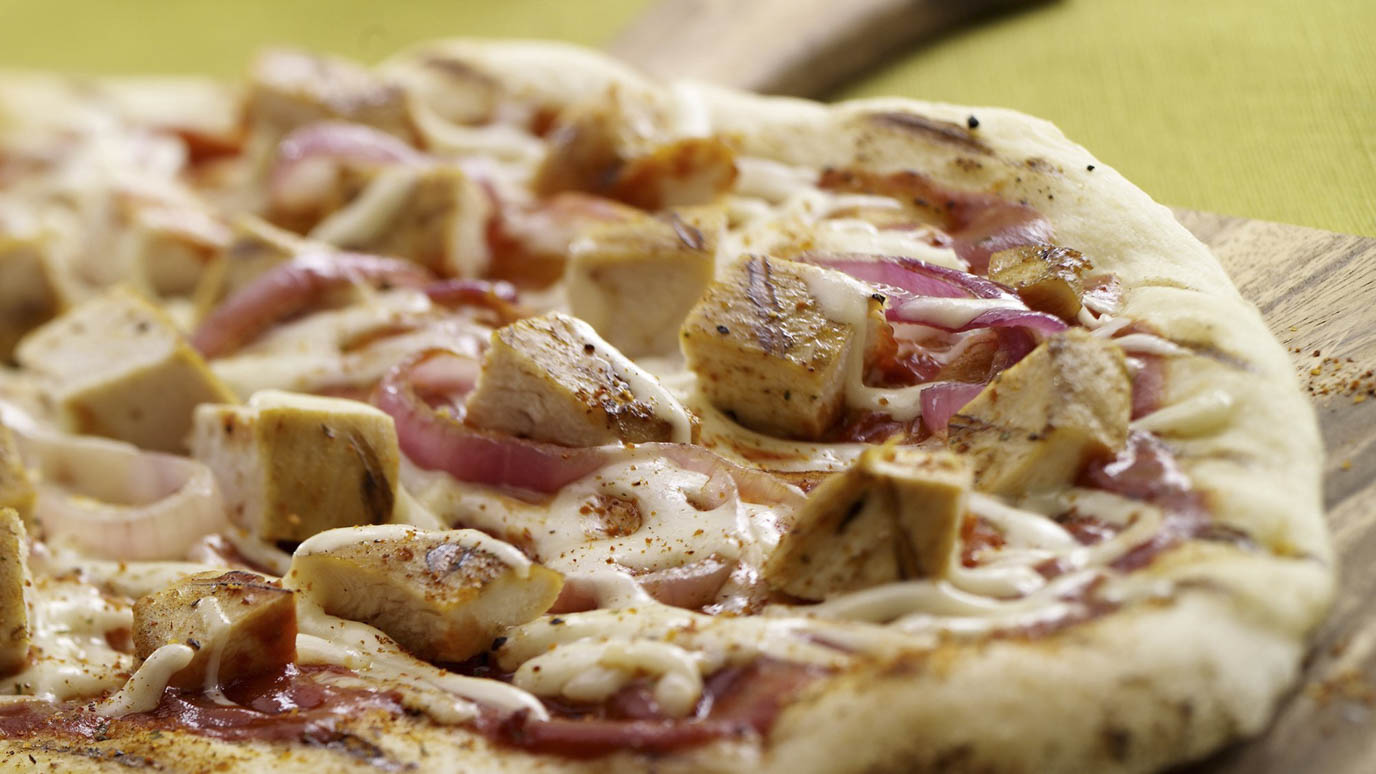 bbq_chicken_pizza_2000x1125.jpg