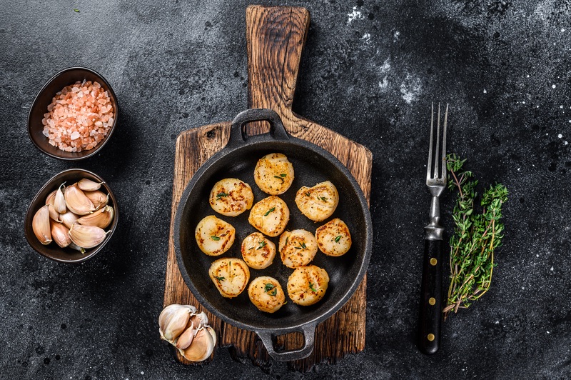scallops in cast iron skillet