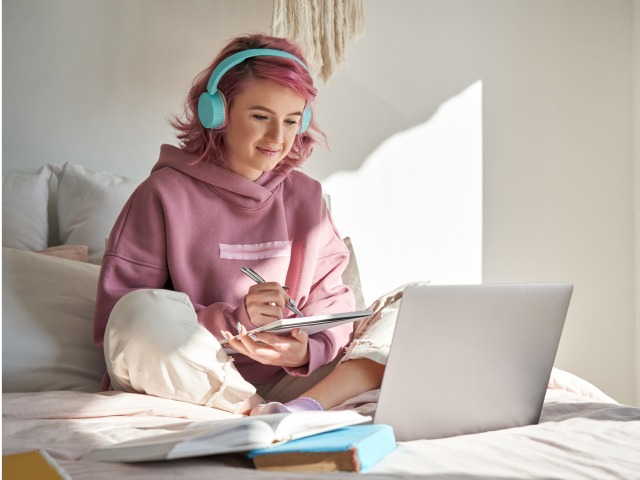Female learning on the computer Female learning on the computer