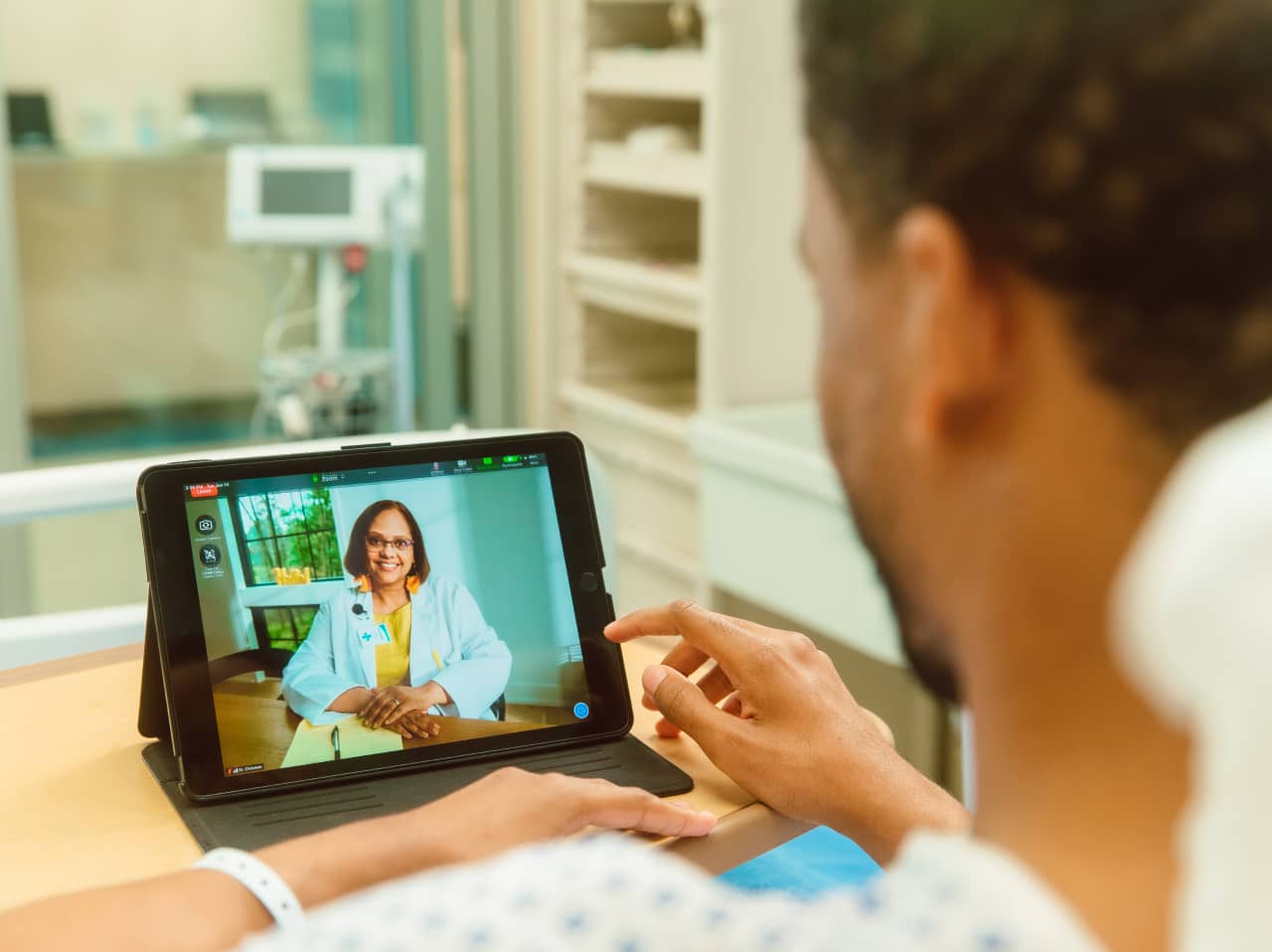 What an all-in-one healthcare collaboration solution can do for you: What an all-in-one healthcare collaboration solution can do for you: